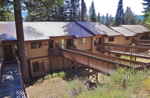 Lakeshore Condo | Cozy Mountain Condo with Hot Tub & Seasonal Pool - Year-Round Outdoor Fun Nearby