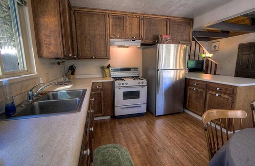 Country Club Estates Cabin | Cozy Mountain Cabin Perfect for Families and Hiking Trails in South Lake Tahoe, California