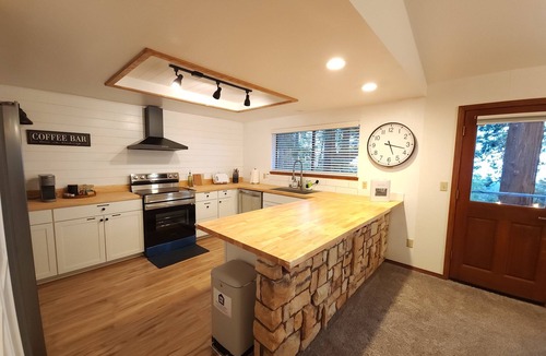 Shingletown Cabin | Cozy Mountain View Cabin w/great view near Lassen Park and Burney Falls. EV.