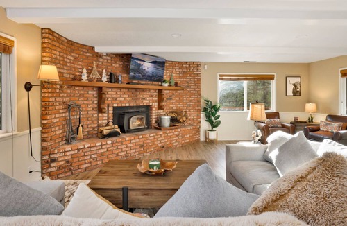 Fox Farm Ski Chalet | Cozy Pines by Big Bear Vacations | Hot Tub | Cozy Fox Farm Chalet