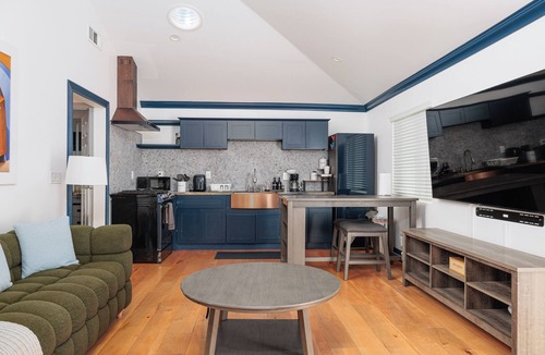 Los Angeles House | Cozy Private 1BR House Near SoFi Stadium & LAX - Pet-Friendly