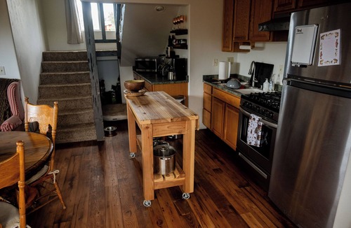 Whispering Forest Cabin | Cozy Private 2-Bedroom Big Bear Cabin on 1 acre w/Pano MTN Views, Jacuzzi, WiFi