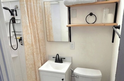 Sacramento Apartment | Cozy Private entrance Suite with private Bathroom in Sacramento