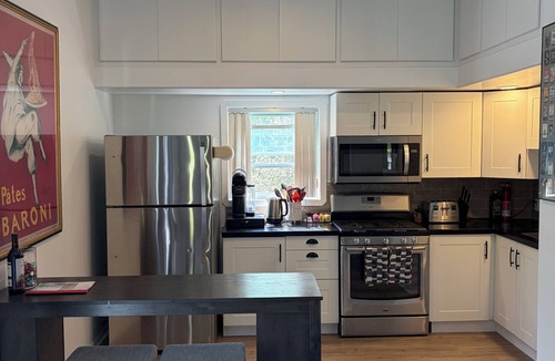West Los Angeles House | Cozy, recently renovated, 2-bedroom, full kitchen ADU in West Los Angeles!