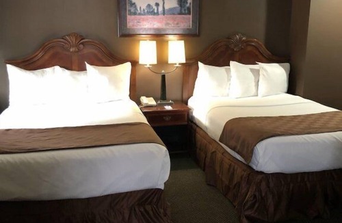 Downtown Los Angeles Hotel | Cozy Room Near LA's Top Attractions: Perfect for Exploring & Enjoying Downtown