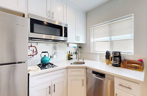 Santa Ana Heights House | Cozy, Single-Level Getaway with Fast WiFi, Kitchenette, & A/C - Dogs Welcome