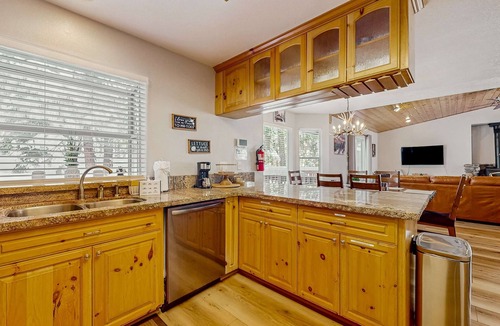 Kingswood Estates House | Cozy Tahoe Vista home with fireplace, furnished deck, & forest view