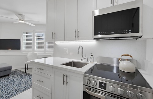 Crown Point Condo | Crown Point Jewel * Steps to Bay * Ground Level