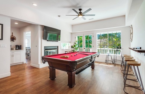 Fallbrook House | Custom 3,600sf Fallbrook Retreat: Wedding Guests Family Couples-Wine Golf Coast