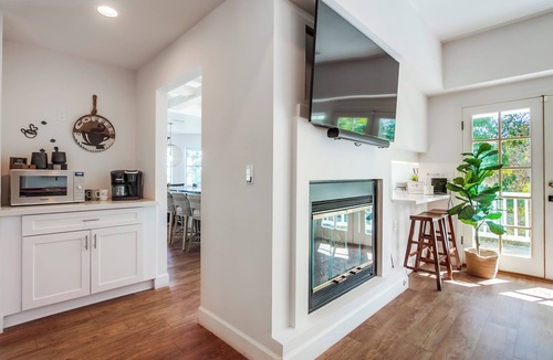 Fallbrook House | Custom 3,600sf Fallbrook Retreat: Wedding Guests Family Couples-Wine Golf Coast