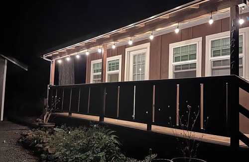 Challenge Cabin | Cute, 1 bedroom pet friendly cabin by the creek