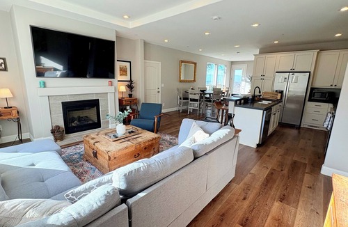 Malibu House | Cute 3 Bdr Home W/Pool/Spa & Amazing Views In Malibu Mtns. 15 Min From Beach