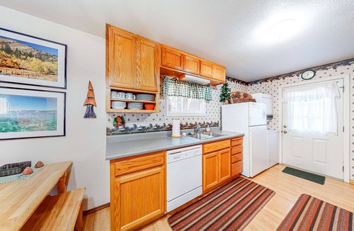 Kings Beach Cabin | Darling cabin near beach-lake with wood stove & private washer&dryer
