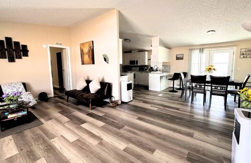 Pahrump House | Death Valley/Las Vegas - Pahrump Vacation House #1, Book Readaways-Healthy Mind