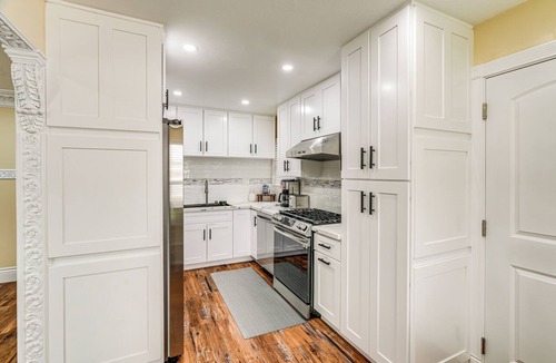 Del Rey Oaks Cottage | Del Rey Oaks Vacation Home w/Mini-golf Course!