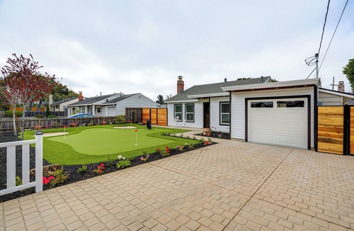 Del Rey Oaks Cottage | Del Rey Oaks Vacation Home w/Mini-golf Course!
