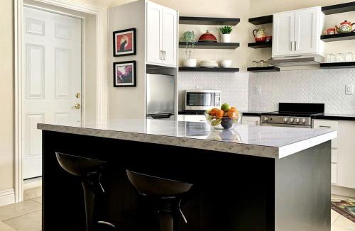 Saratoga House | Delightful Cottage with Garden and Sauna in California