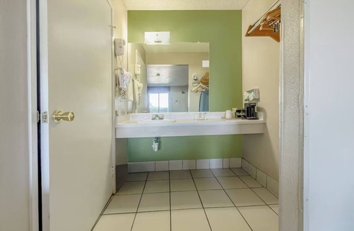 Barstow Hotel | Delightful Retro Room with Queen Bed Near Harvey House - Route 66 Nostalgia