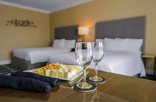 Sunnyvale West Hotel | Deluxe 2 Queens at The Grand Hotel, Onsite Pool, Pets Allowed, Free Parking