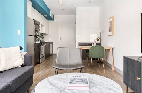 Little Tokyo Apartment | Deluxe Downtown 1BR w/ Pool, Gym & W/D near Staples Center, by Blueground