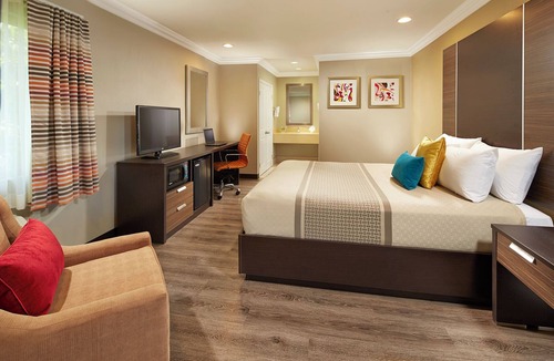 Anaheim Resort Hotel | Deluxe King Stay! 2 Units w/Pool Access & Near Downtown Disney Fun!