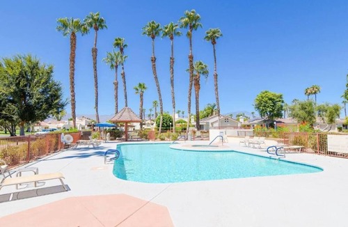 Palm Desert Apartment | Desert Breezes Resort 1 Bedroom Suite with Resort Access