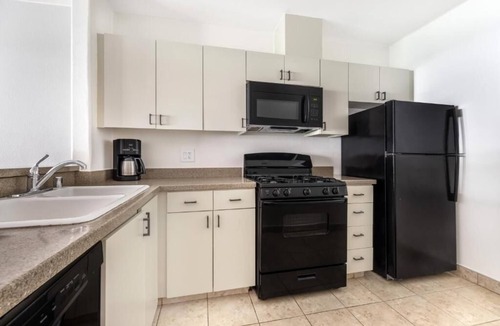 Canyon Corridor Hotel | Desert Oasis Villa l 2 Modern Suites w/Full Kitchen + Pool Access & Waterslides