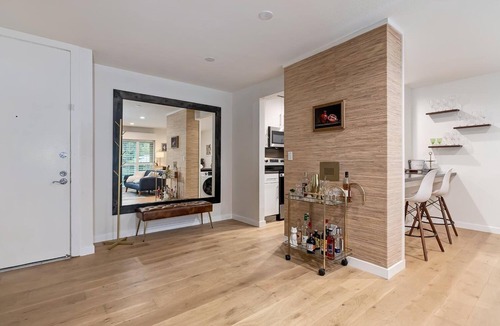 Beverly Grove Condo | Designer Remodeled Condo w/Pool & Gym. Centrally Located. 1 Year Minimum term