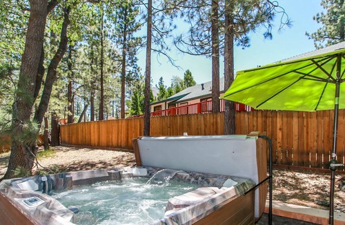 Fox Farm Ski Chalet | Diamond Houzz- Hot Tub- Central Fox Farm Retreat