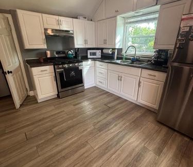Pleasanton House | Digital Nomad Paradise Walk to downtown