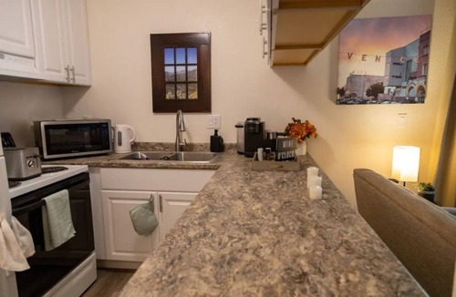 Cascade House | Discount Clean and quiet 2/1.5 townhouse 4 miles from airport