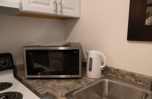 Cascade House | Discount Clean and quiet 2/1.5 townhouse 4 miles from airport