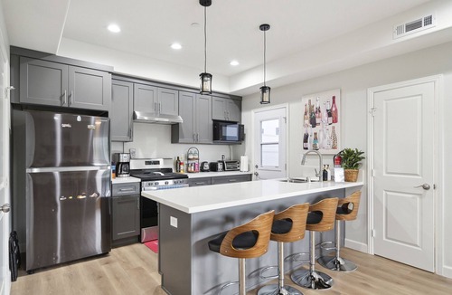 Midway City Condo | Disney Luxury 3 Bedroom - Comfortable 12 Guests + EV