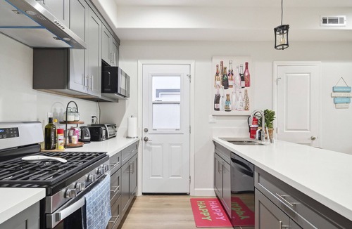 Midway City Condo | Disney Luxury 3 Bedroom - Comfortable 12 Guests + EV