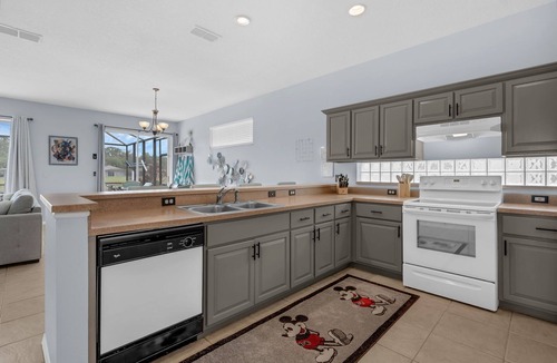 Sunset Lakes House | Disney-Themed Villa w/Pool, Game Room & Lake Views – 10 Min to Parks!