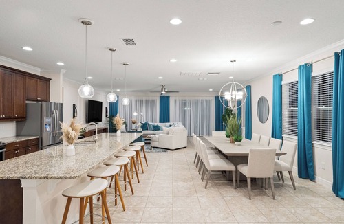 West Kissimmee Resort | Disney Vacation Villa. Free Water park and Disney Shuttle. Themed Room.