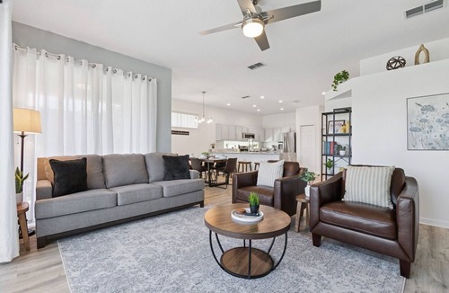 Sunset Lakes House | Disney World, Universal Epic Waterfront Modern Home - Private Pool And Game Room