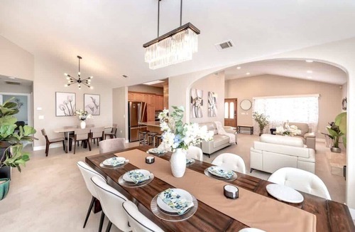 Sherwood Forest and Thistle Development House | Disneyland/Knott's 6BR, 4BA, 3000 sqft, No Tax