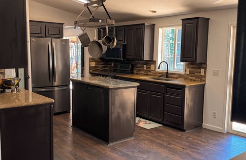 Mill Creek House | Dog friendly Cabin + Treehouse Retreat on 5 acres