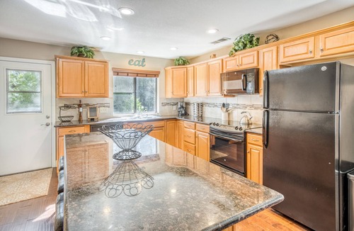 Shaver Lake House | Dog-friendly, executive mountain home in Ockenden - close to lake & village