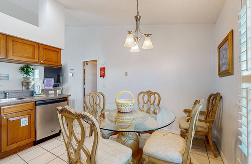 Loma Vista House | Dog-friendly getaway with private pool, tennis & AC - near theme parks