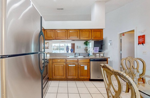 Loma Vista House | Dog-friendly getaway with private pool, tennis & AC - near theme parks