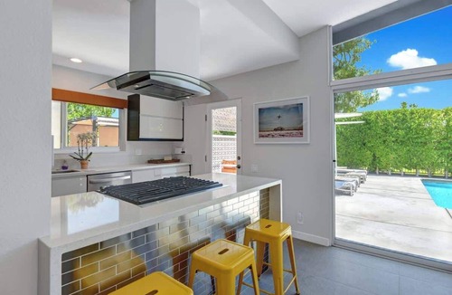 Palm Springs House | Dog-Friendly Stunner|Pool|Fireplace|BBQ and more