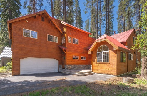 Truckee House | Donner Lake Getaway5-bedroom, 3-bathroom home perfect for up to 10 guests