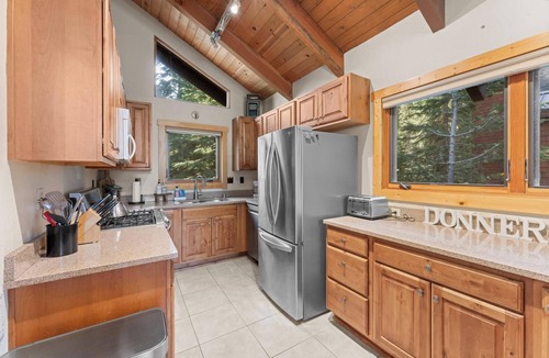 Donner Lake Woods Cabin | Donner Lake Retreat Walk To Beach
