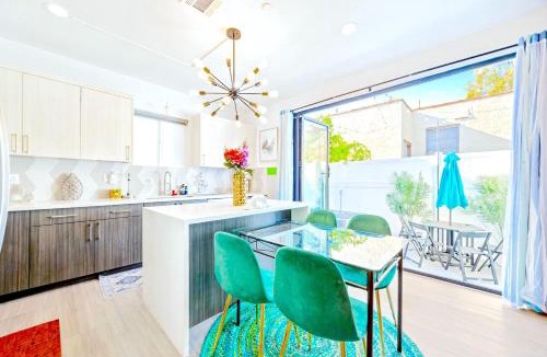 North Hollywood Apartment | E - 2 Homes - Sleeps 26 by Universal - Patio -Games - FIFA SoFi World Cup