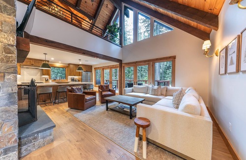 Sunnyside House | Eclipse Luxury at Tahoe Park by Tahoe Getaways - Hot Tub w/Fenced Yard & Steps to Private Beach