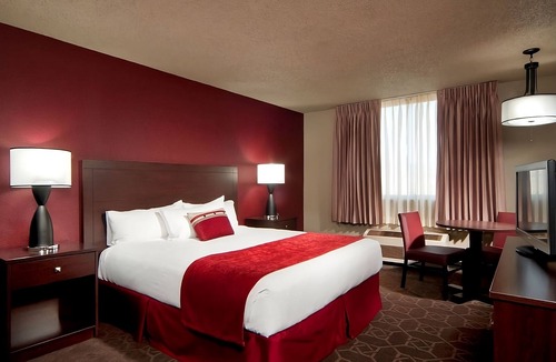 Laughlin Hotel | Edgewater Casino Resort, Sedona River View King Room, Free Onsite Parking