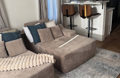 East Los Angeles House | ELA Chic 2 bedroom Retreat - Metro Link - 5 Miles from DTLA - FIFA Ready