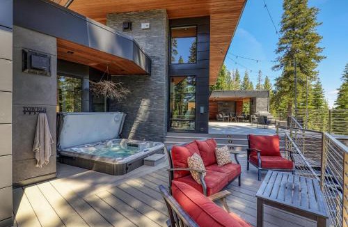 Ponderosa Palisades House | Elegance at Schaffer's Mill - Luxury 4 BR, Private Hot Tub, Pet Friendly!